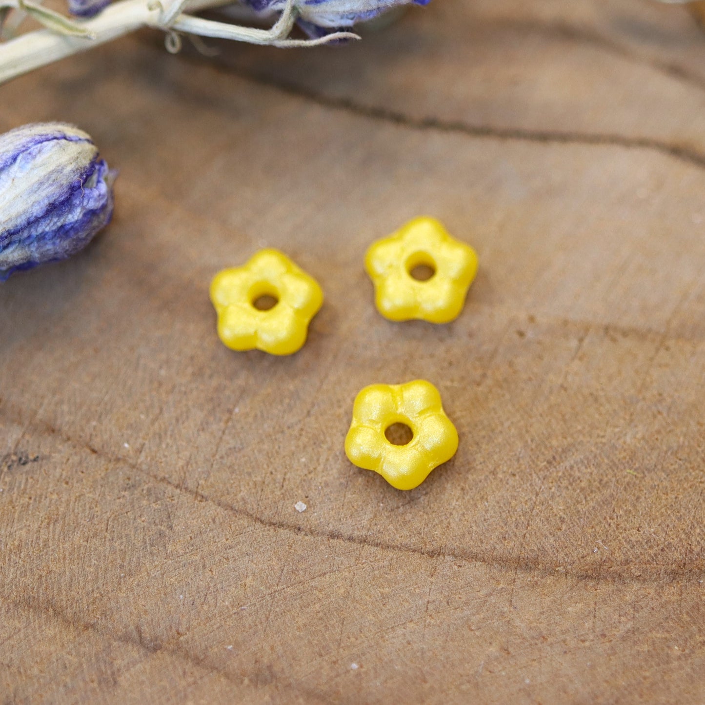 Bead yellow - Czech flower