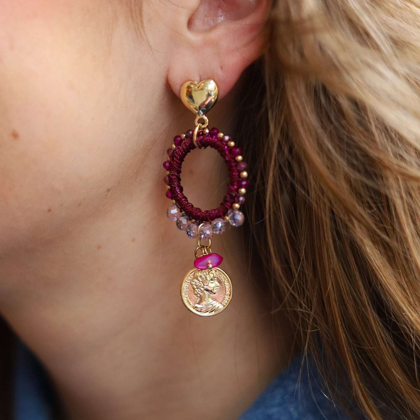 Statement Ohrringe - mit Herz und Münze burgunderrot