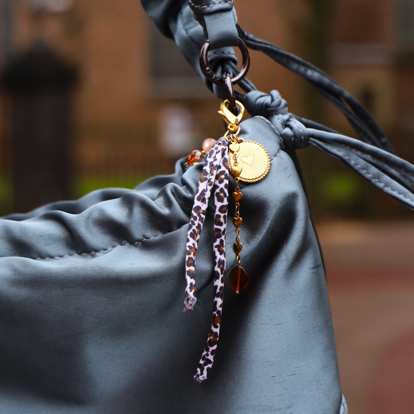 Bag charm - met bruintinten en hartbedel