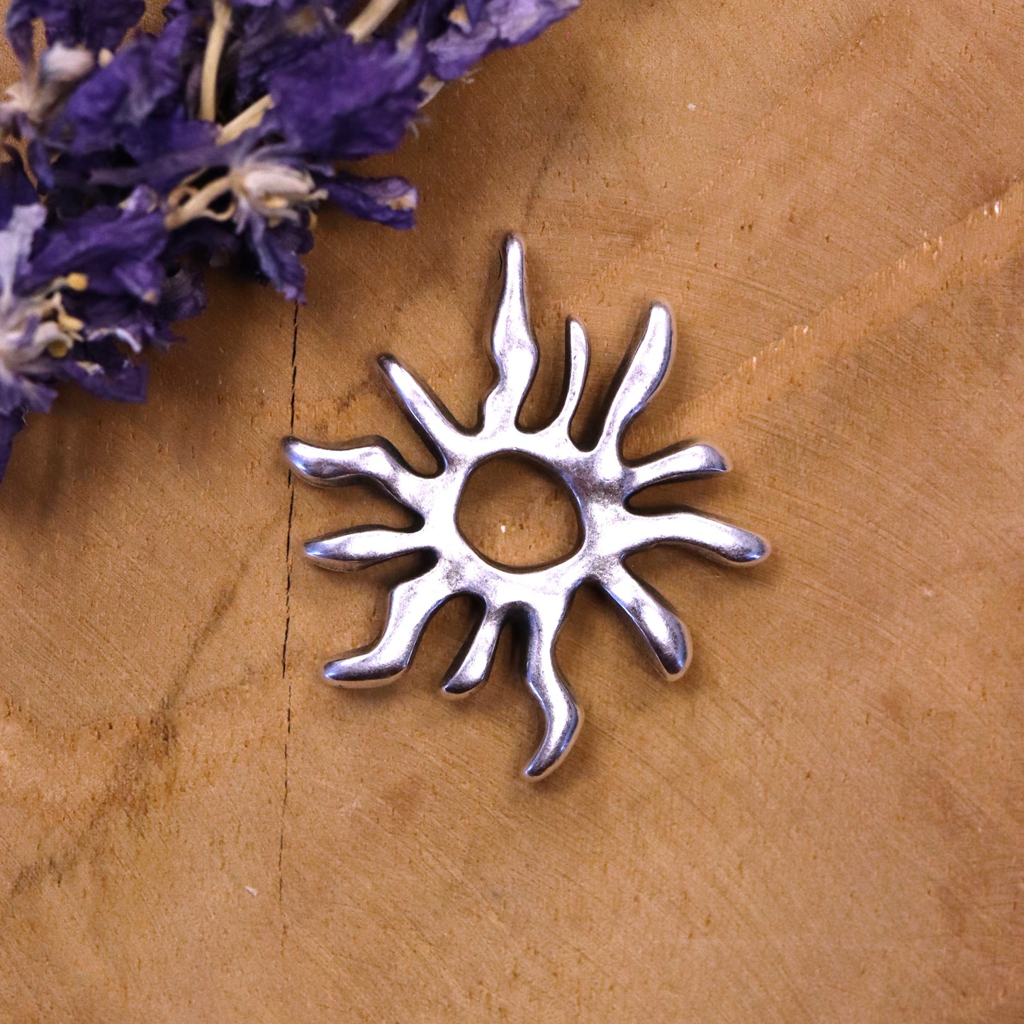 DQ silver charm - open sun