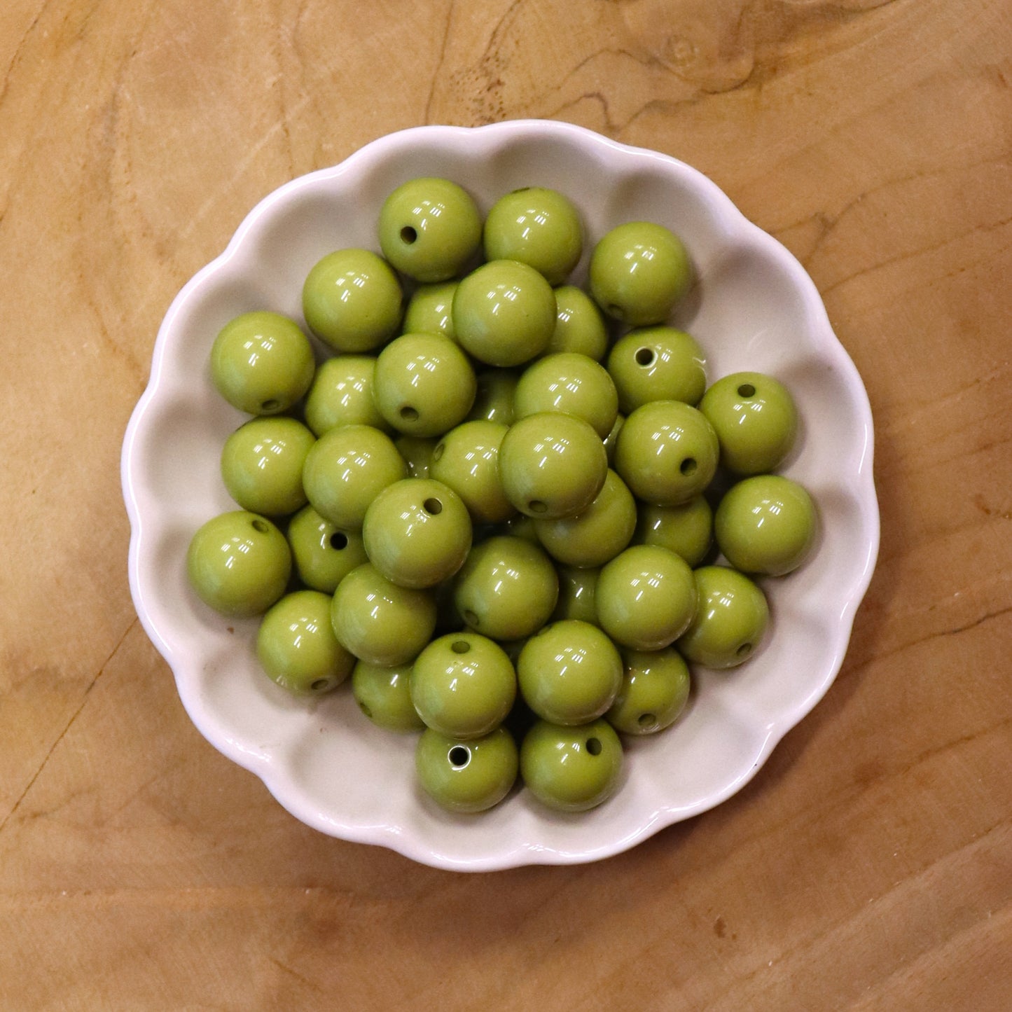 Große runde Perlen - 14 mm olivgrün