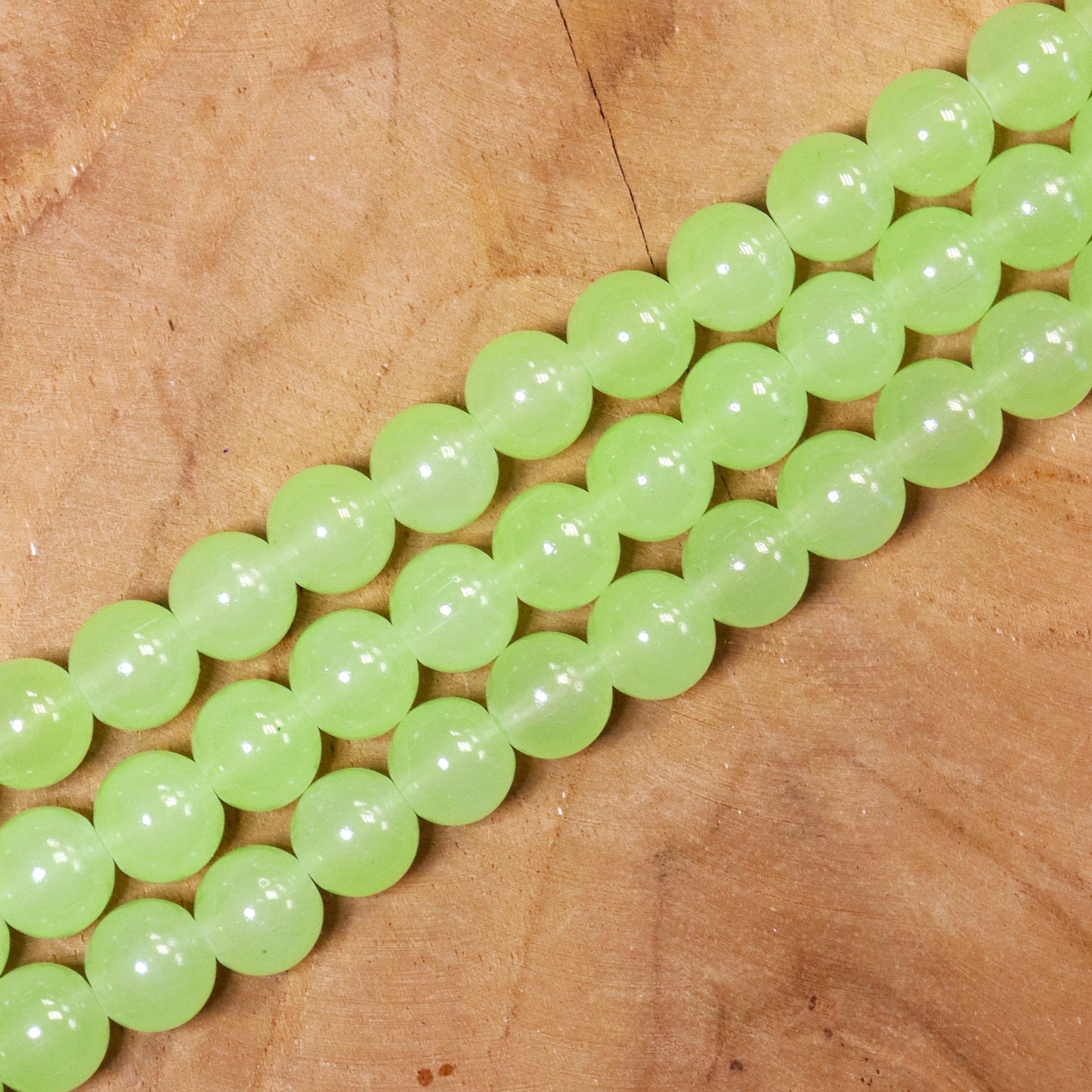 Farbige Glasperlen pro Strang - hellgrün