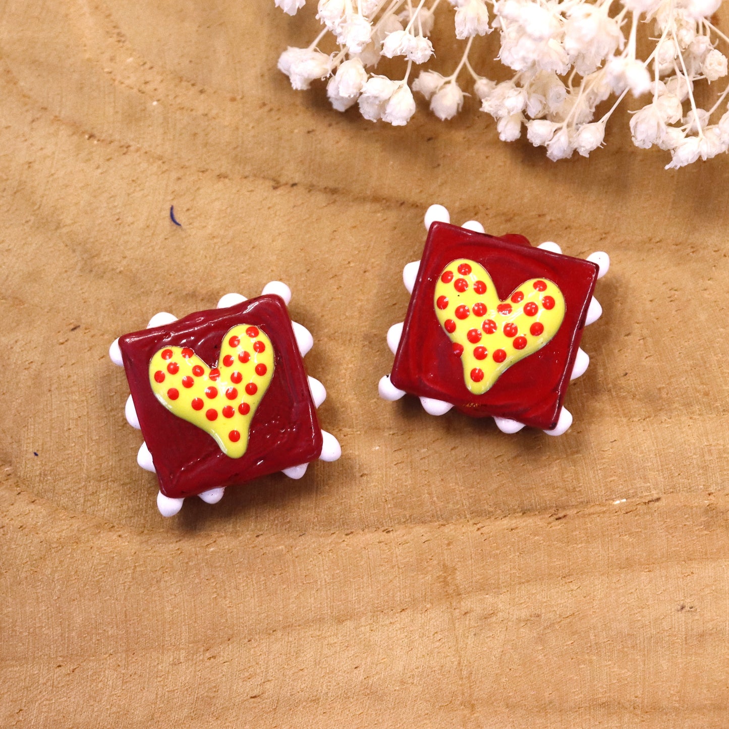 Lampwork enamel kraal met hart - bordeaux