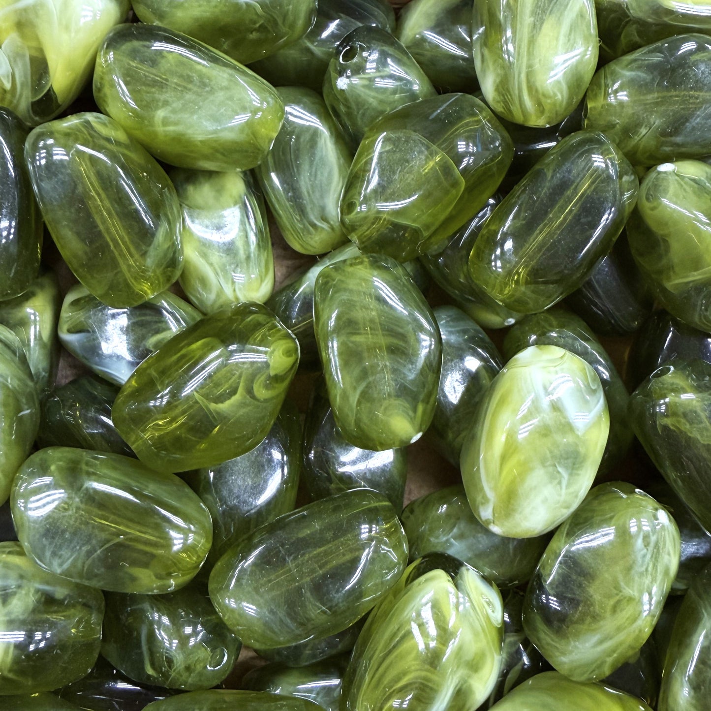 Nugget acryl kraal - olijfgroen