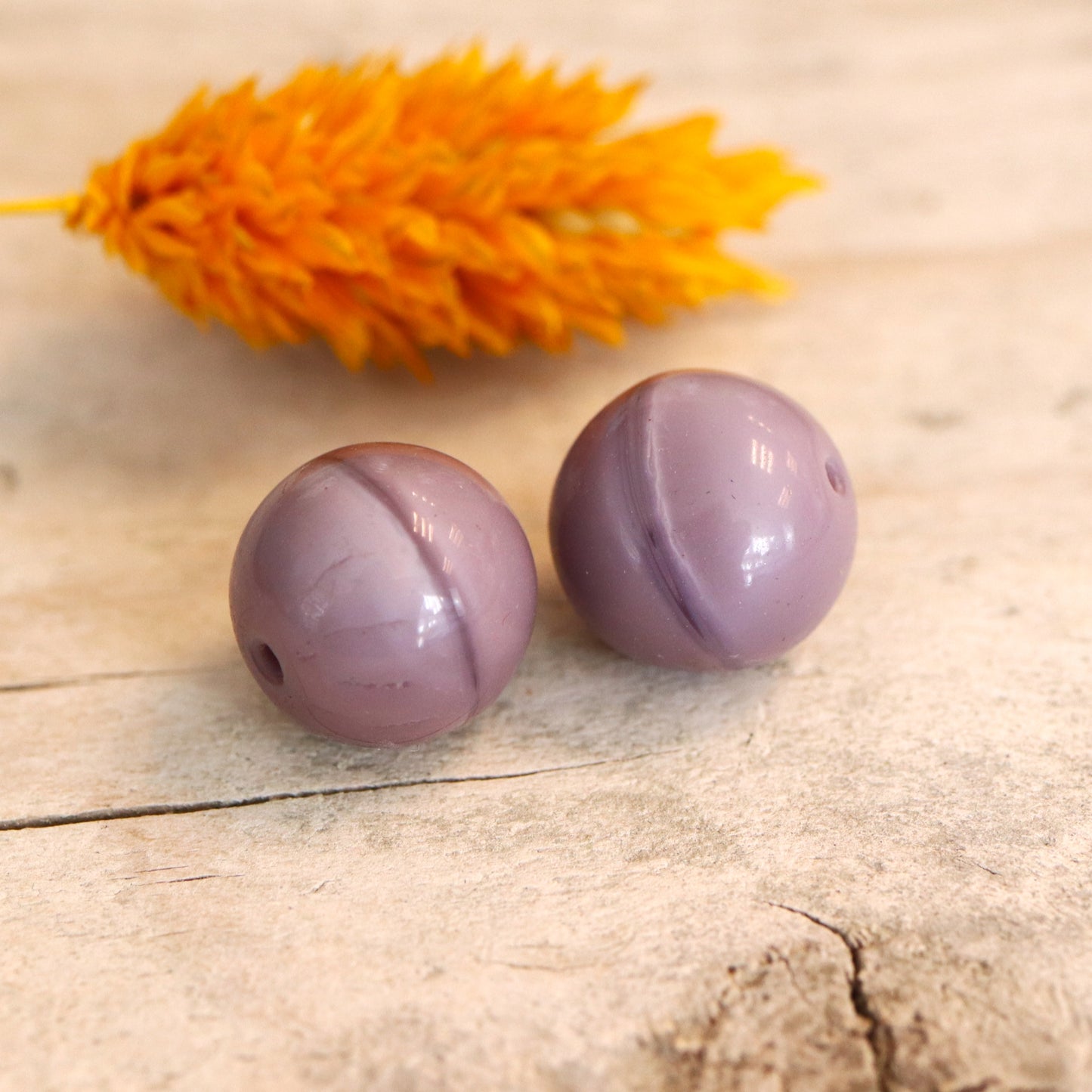 Kraal paars - rond met opdruk 14mm