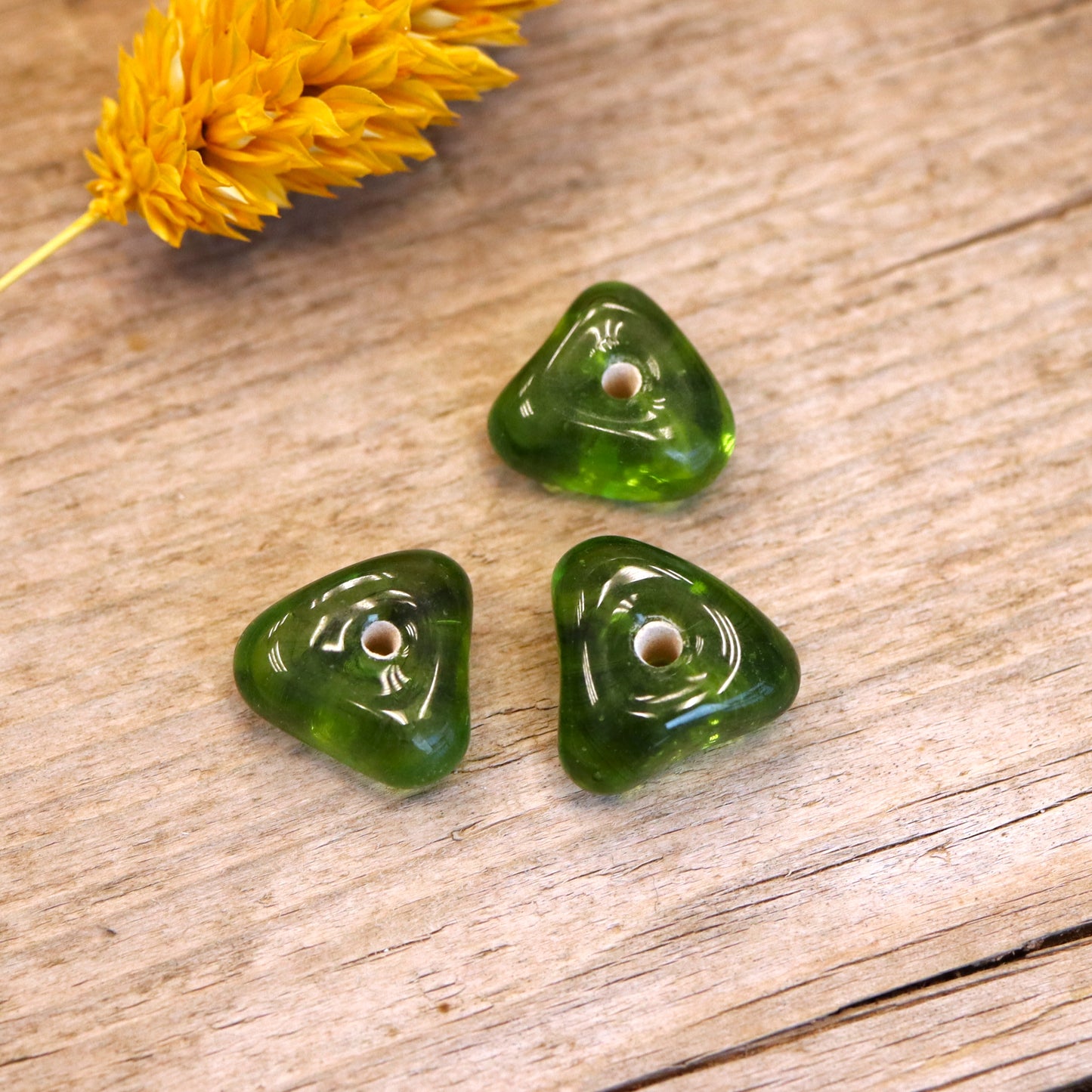 Bead green - glass bead triangle
