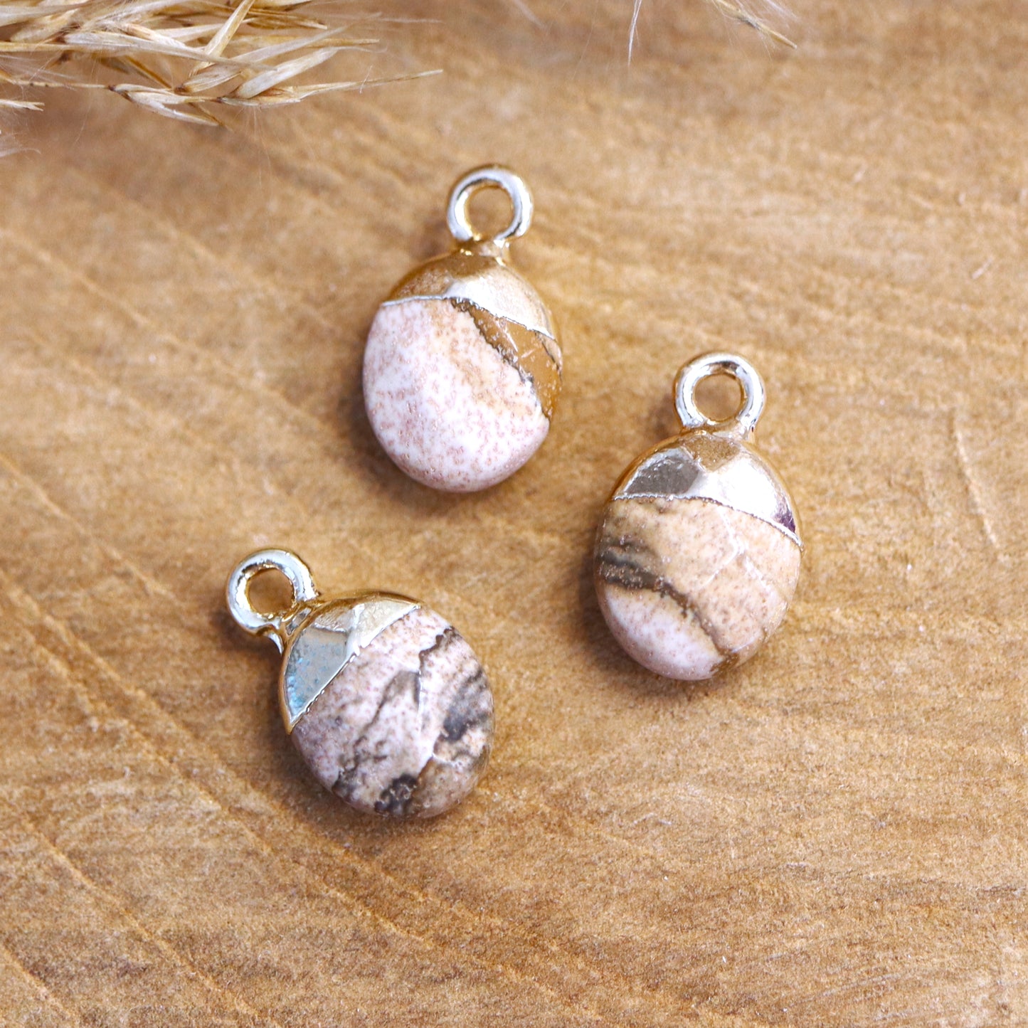 Jaspis bedel met verguld gouden bovenkant