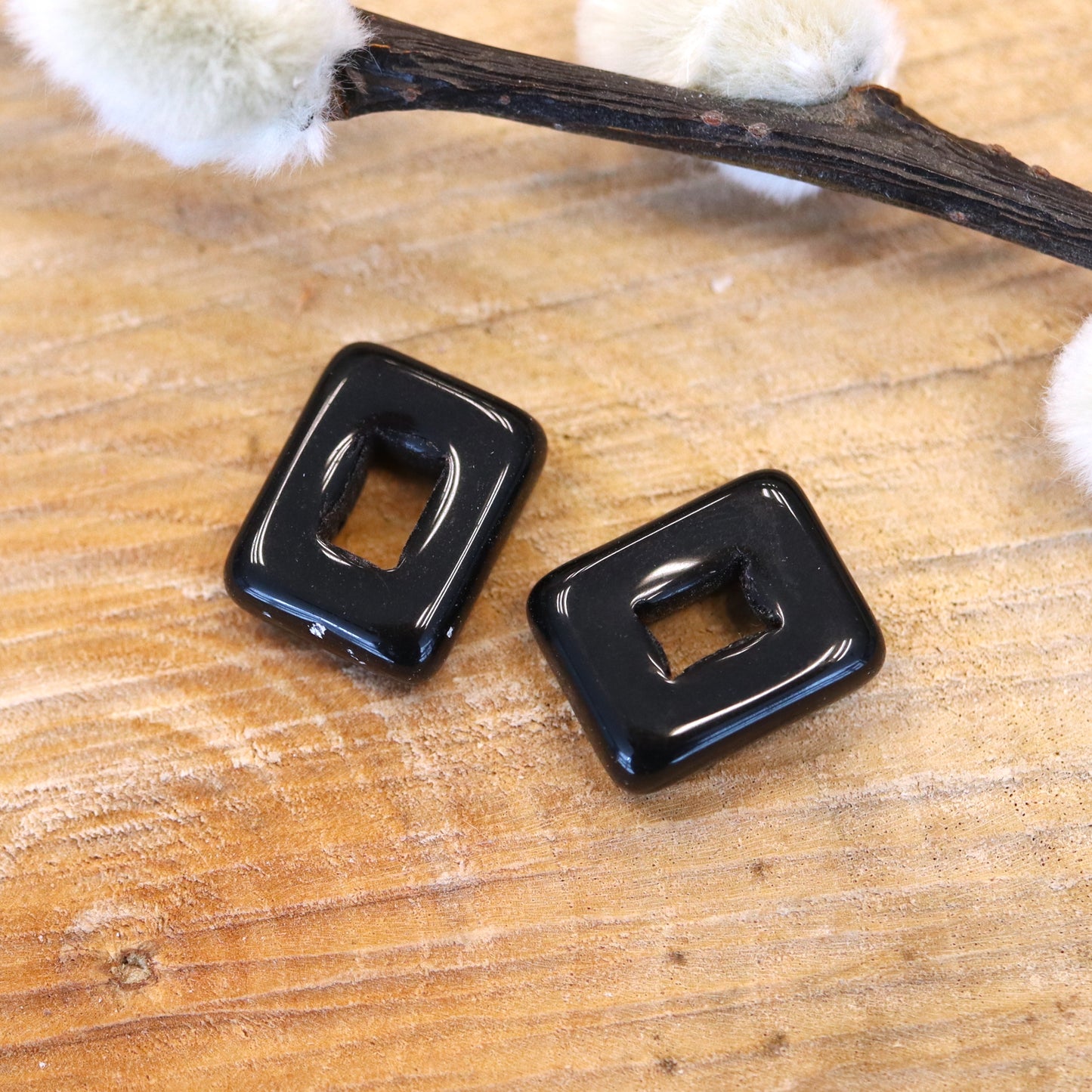 Bead black - open rectangle