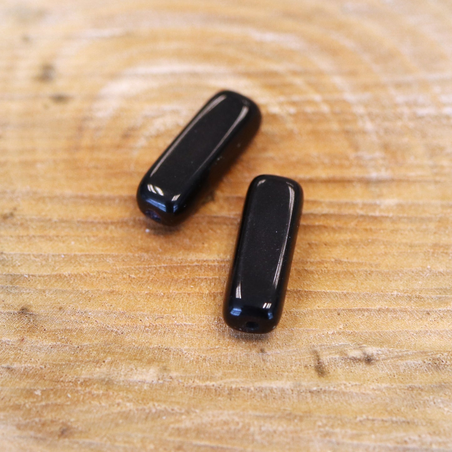 Bead black - rectangle