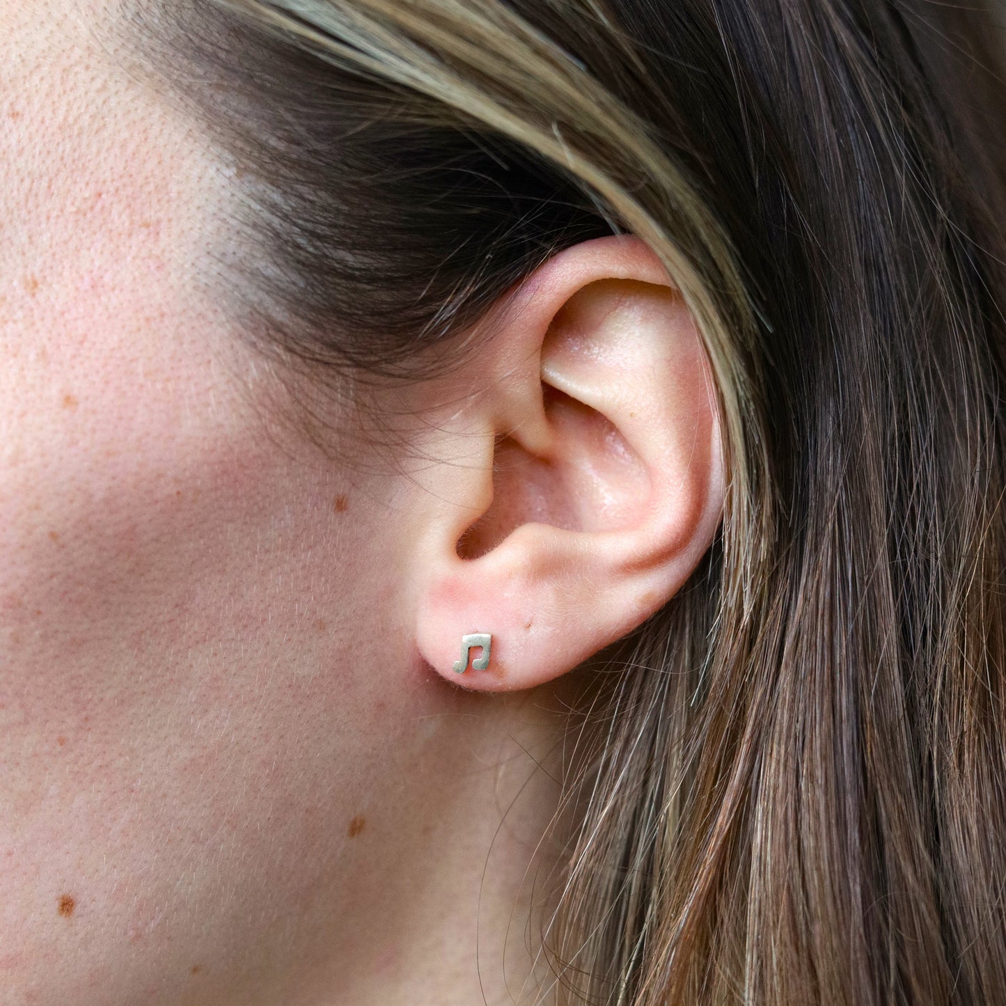 925 sterling silver stud earring with musical note