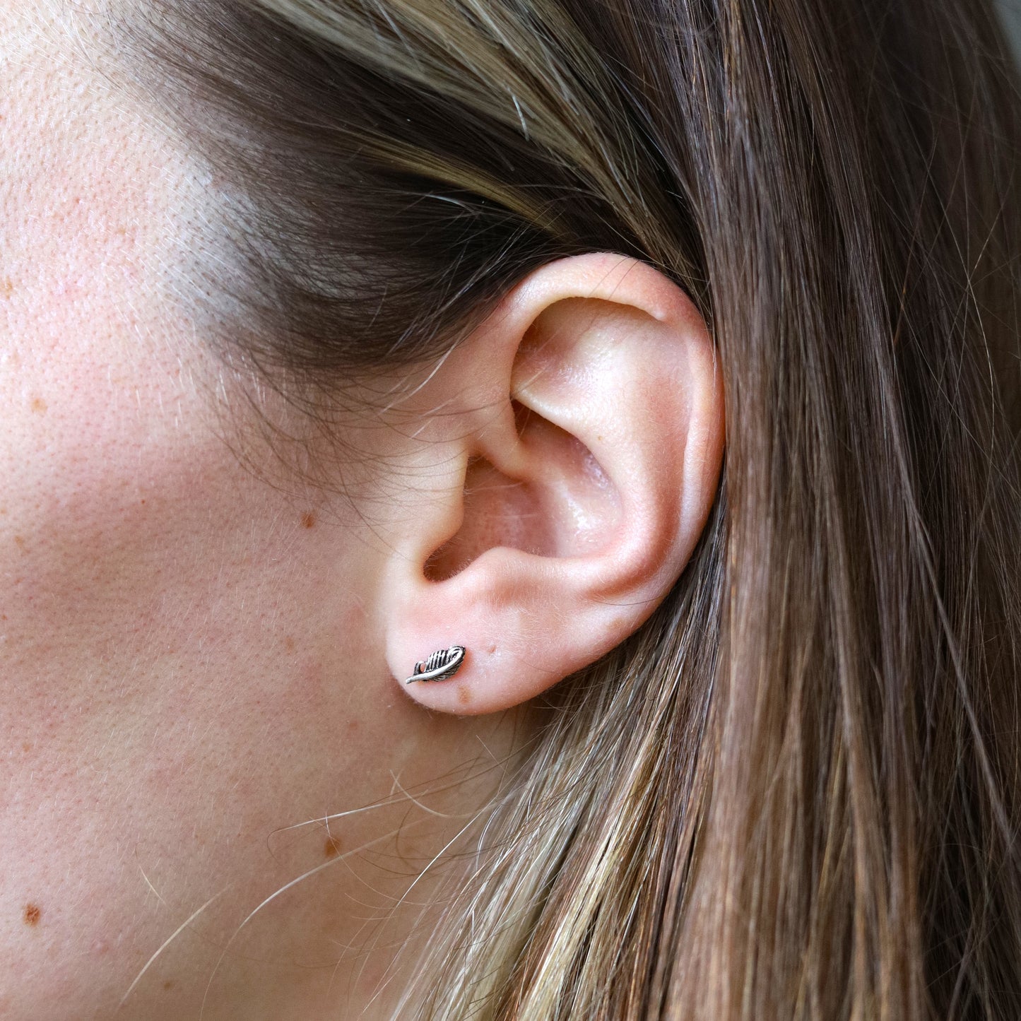 925 sterling silver stud earring with feather