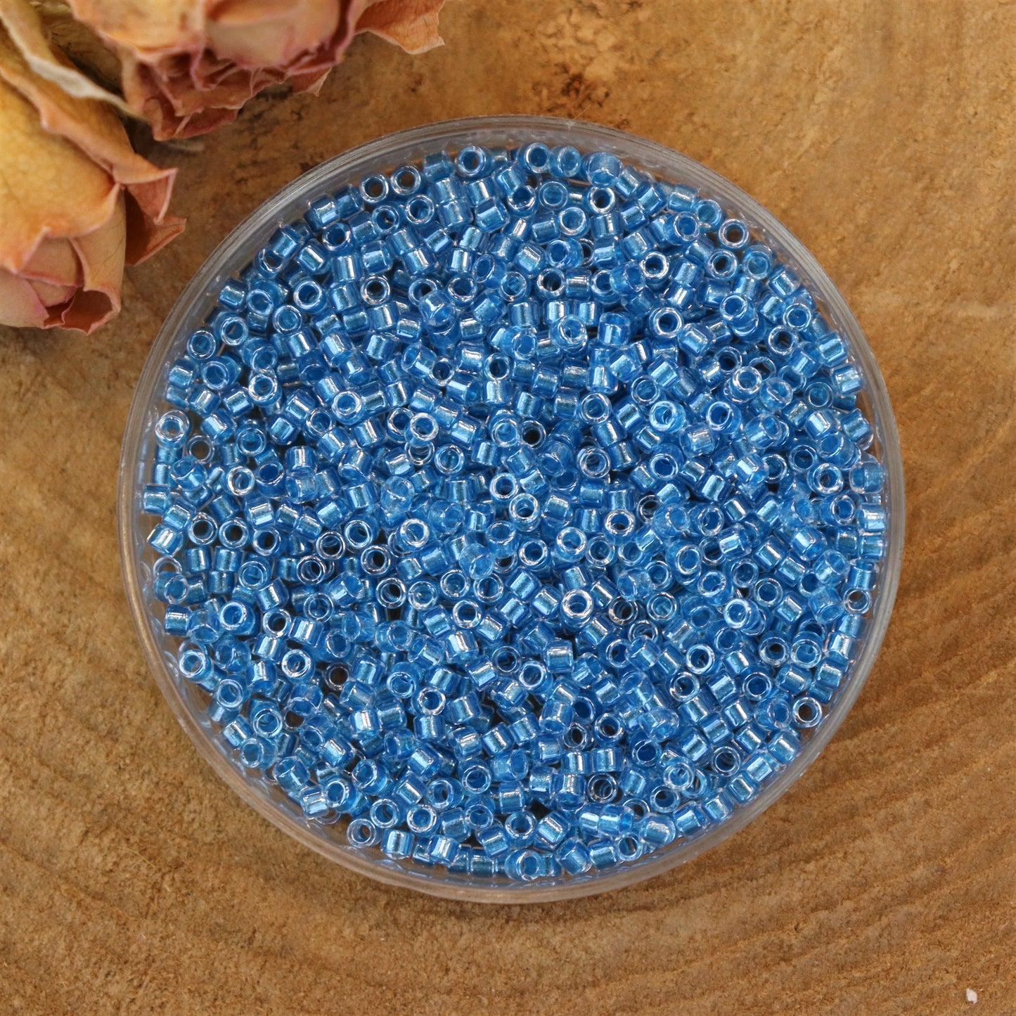 DB-905 Sparkling aqua lined crystal 5 gram