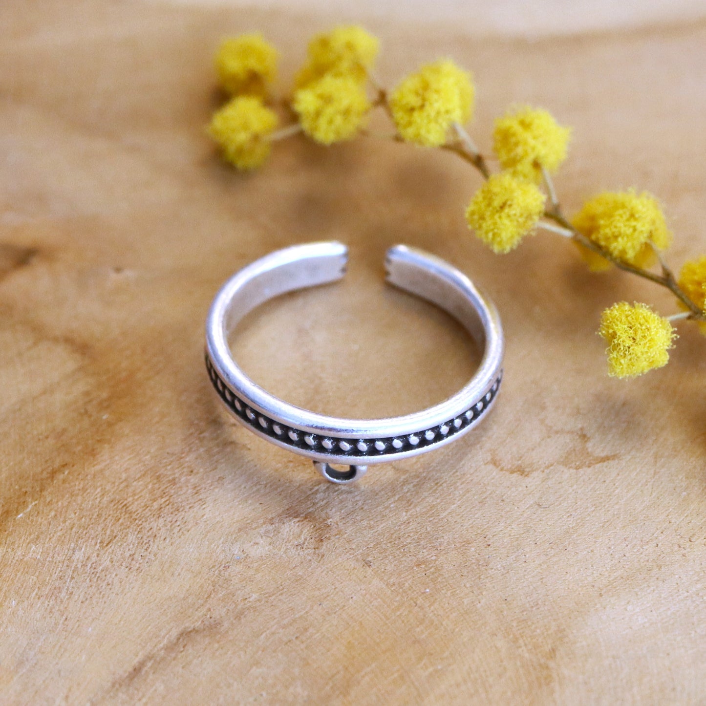 Ring with eyelet and imprint DQ silver
