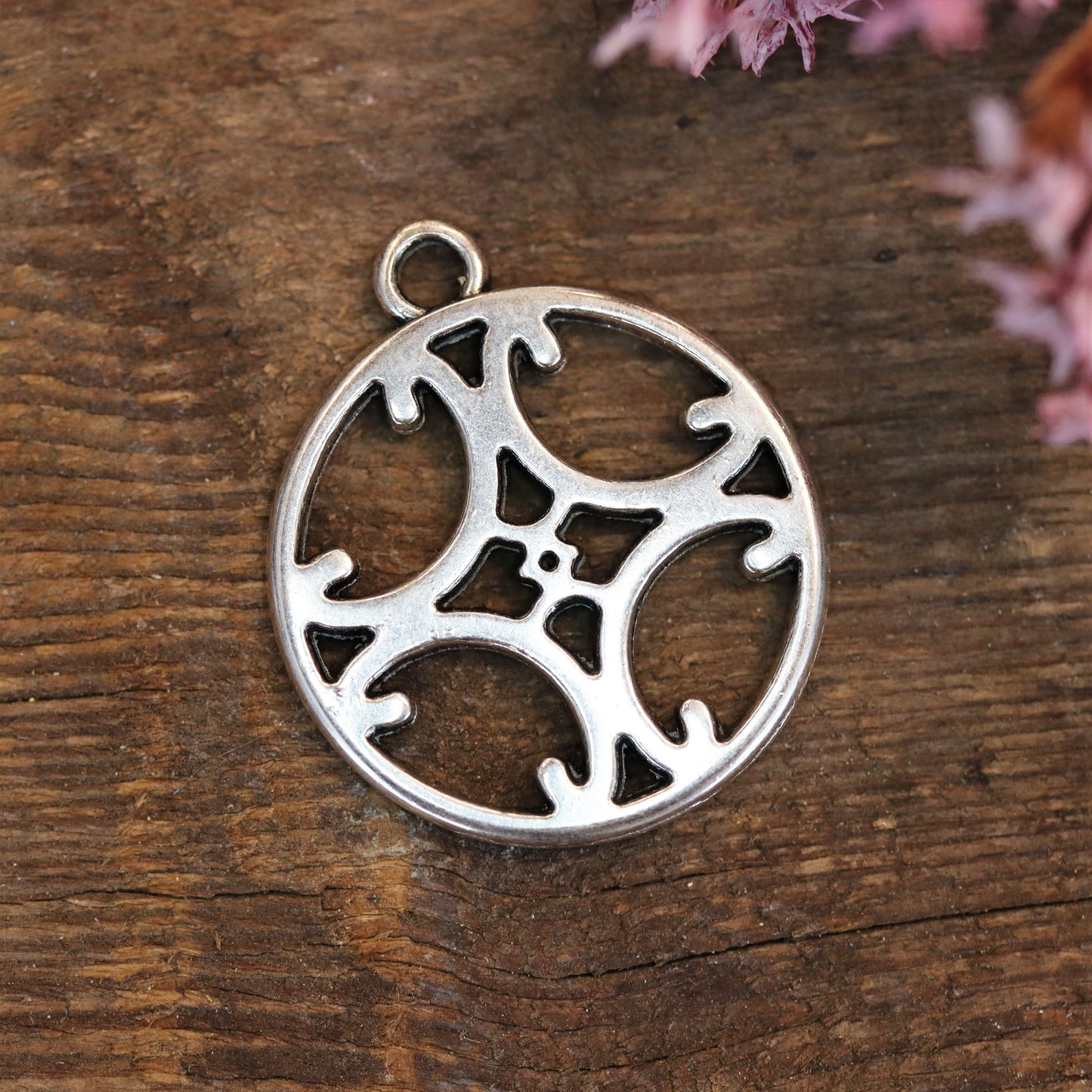 DQ Silber Anhänger rund mit ausgestanztem Kreuz