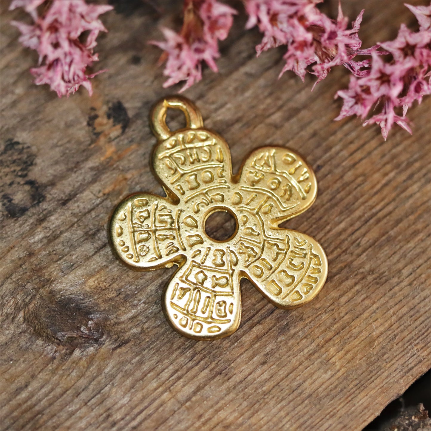 Bedel DQ GOUD kleine bewerkte bloem