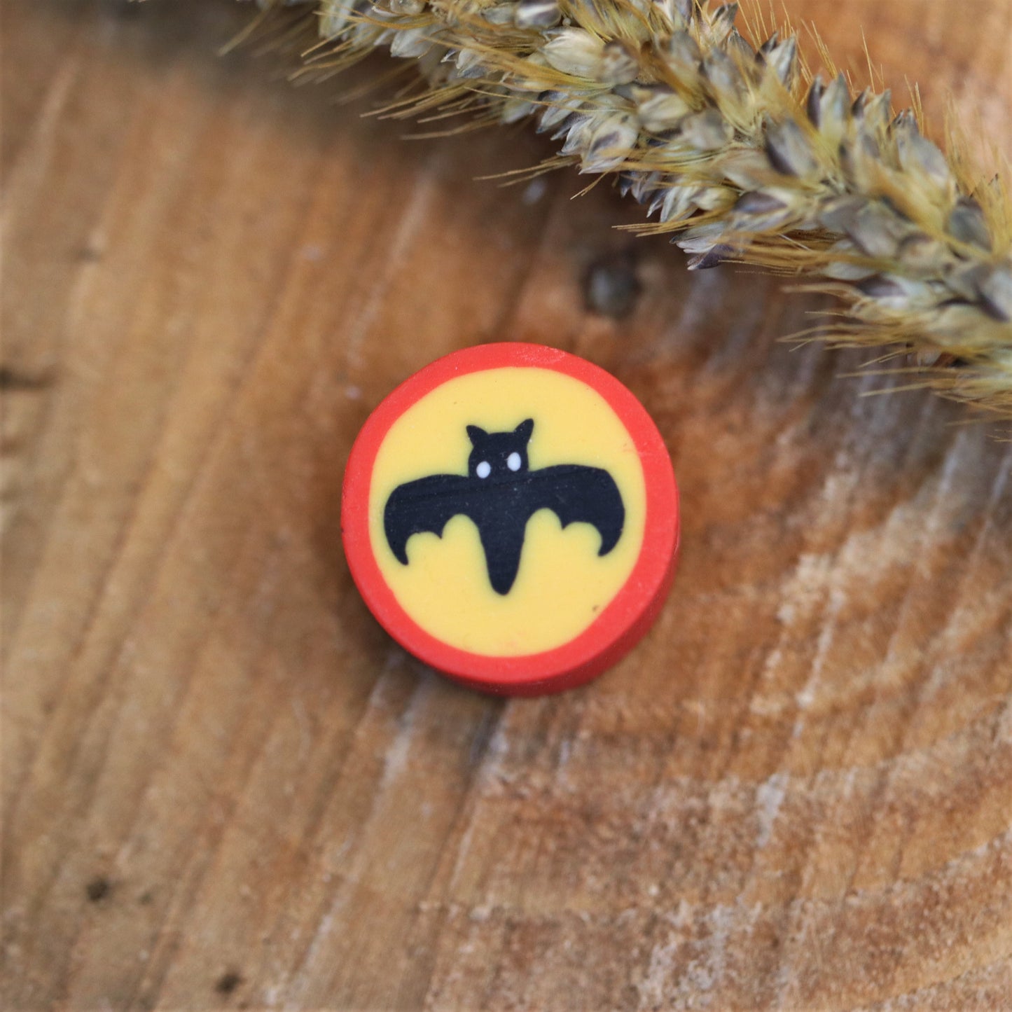 Polymer rot mit Fledermaus