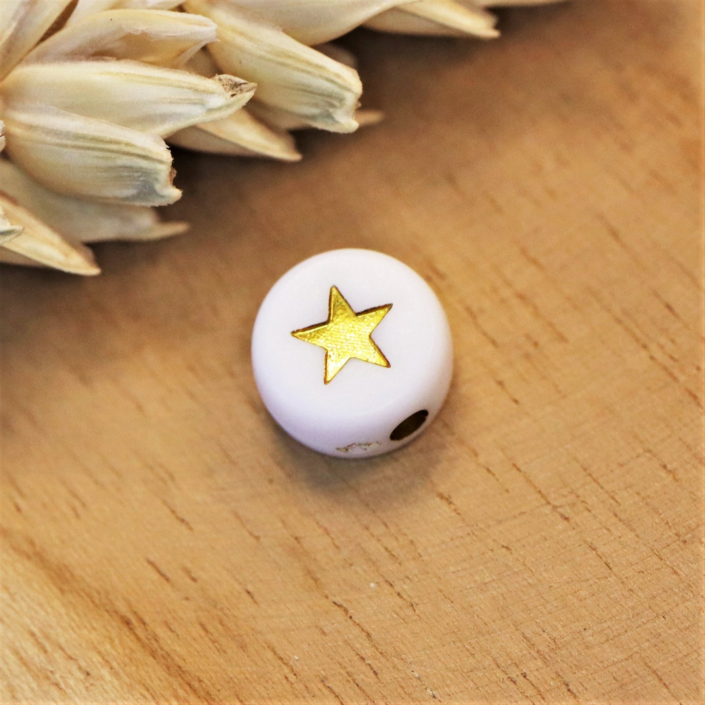 Acrylperle weiß-gold mit Stern