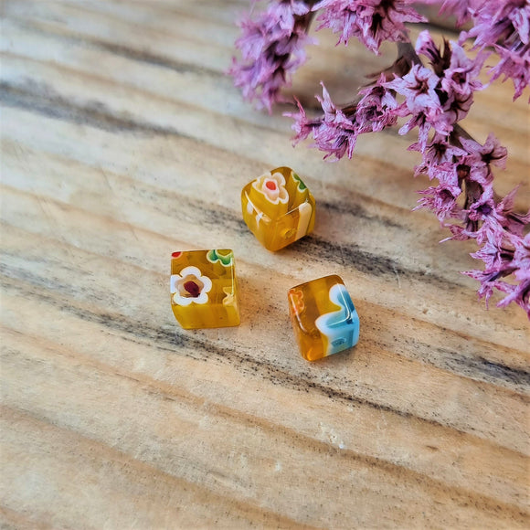 Kraal oranje - millefiori vierkant met bloemetjes