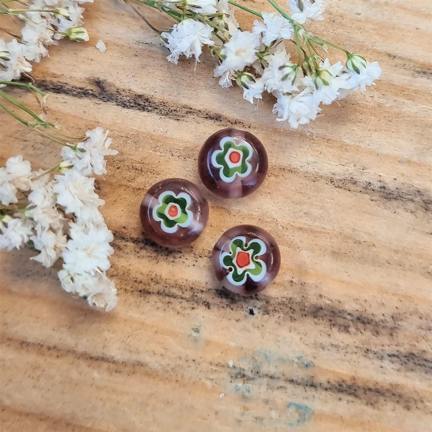 Perle lila - Millefiori mit grüner Blume