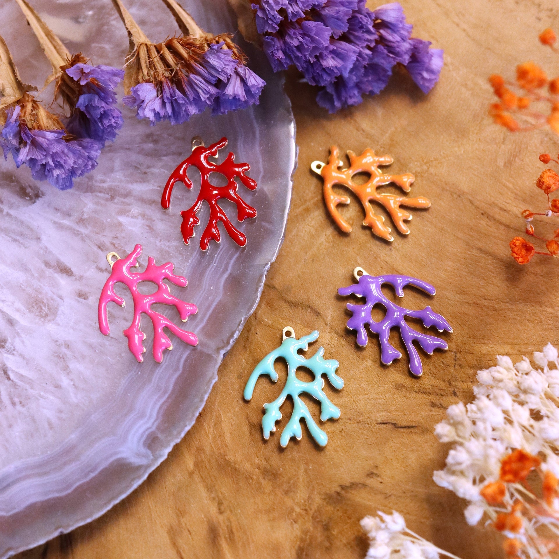 Gekleurde enamel bedels kopen voor unieke vrolijke sieraden - BAYU