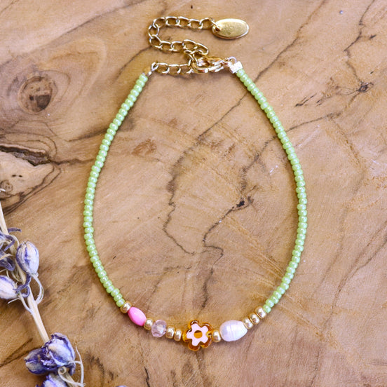 Armband grün mit oranger Blume