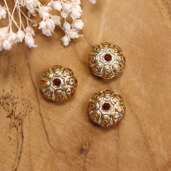 Kraal bruin - plat met gouden versiering