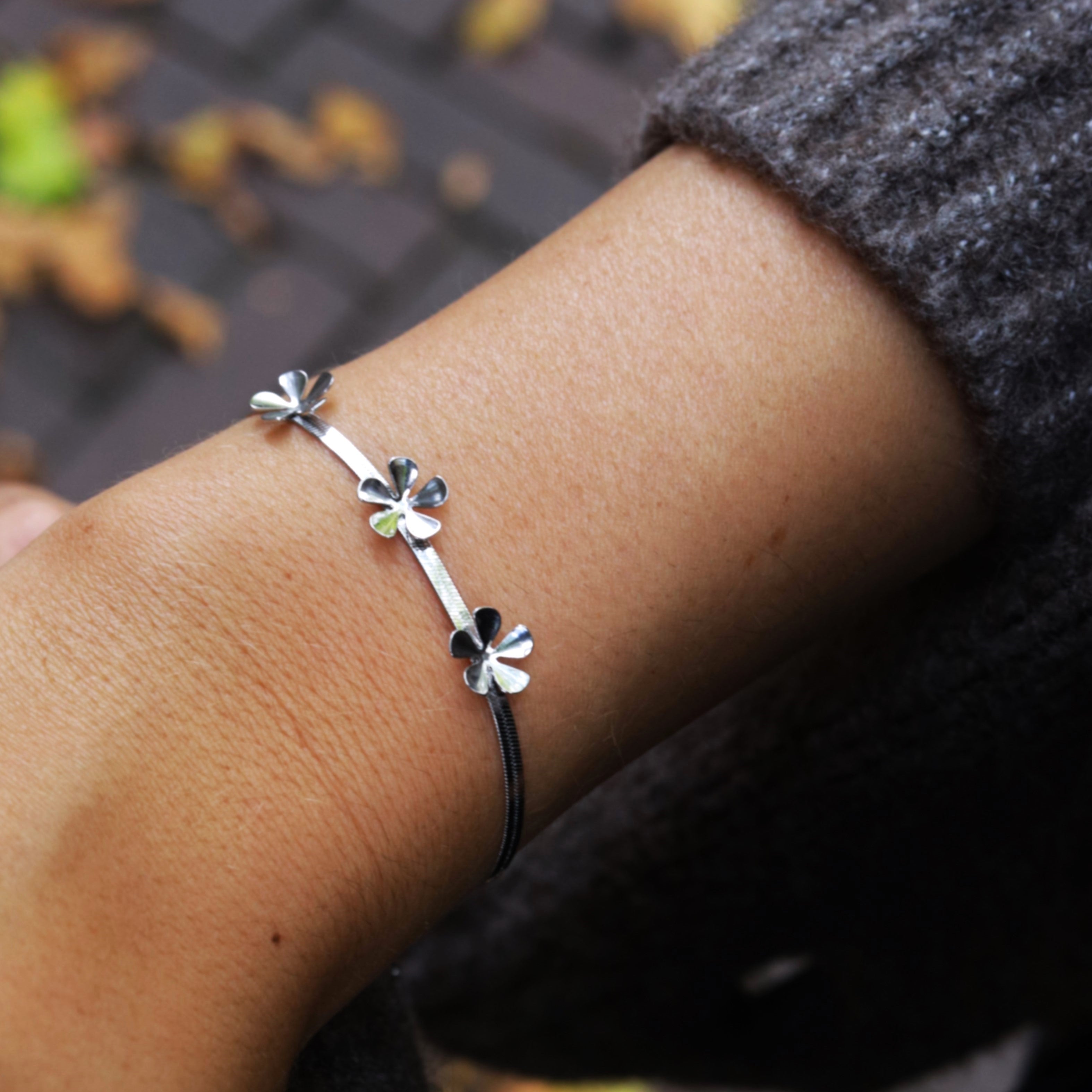 Stainless steel bracelet - flowers silver