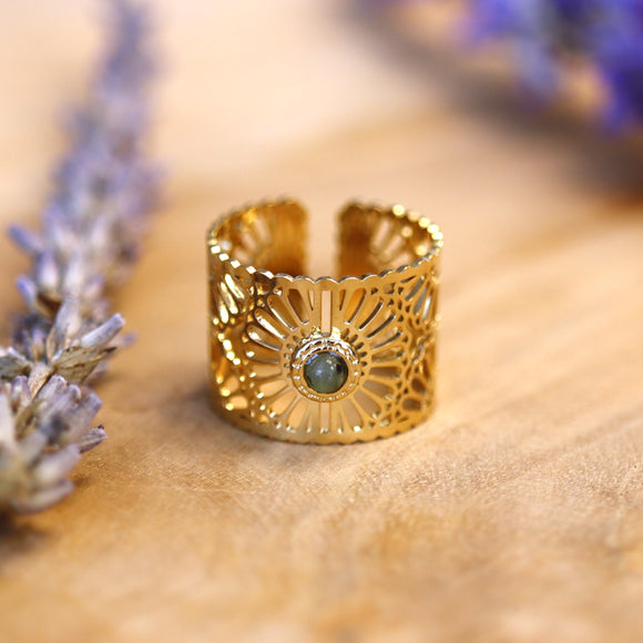 Stainless steel ring met bloemenopdruk en Afrikaans turkoois - goud