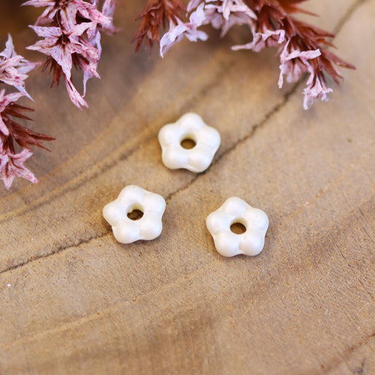 Bead beige - Czech flower