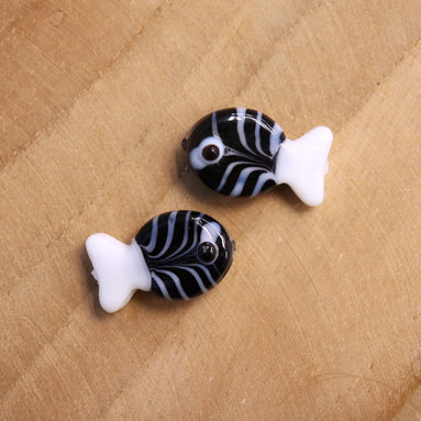 Lampwork kraal - visje zwart wit