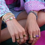 Koord armband roze met vis kraal