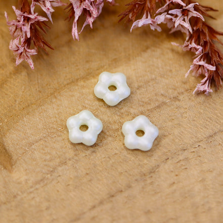 Bead green - Czech flower mint green