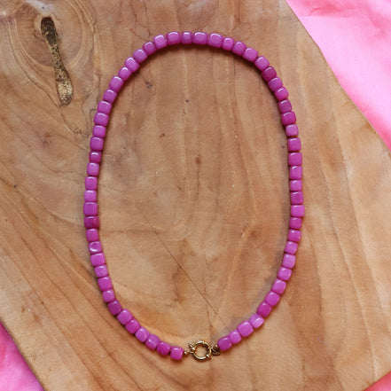 Kralenketting - kubus roze