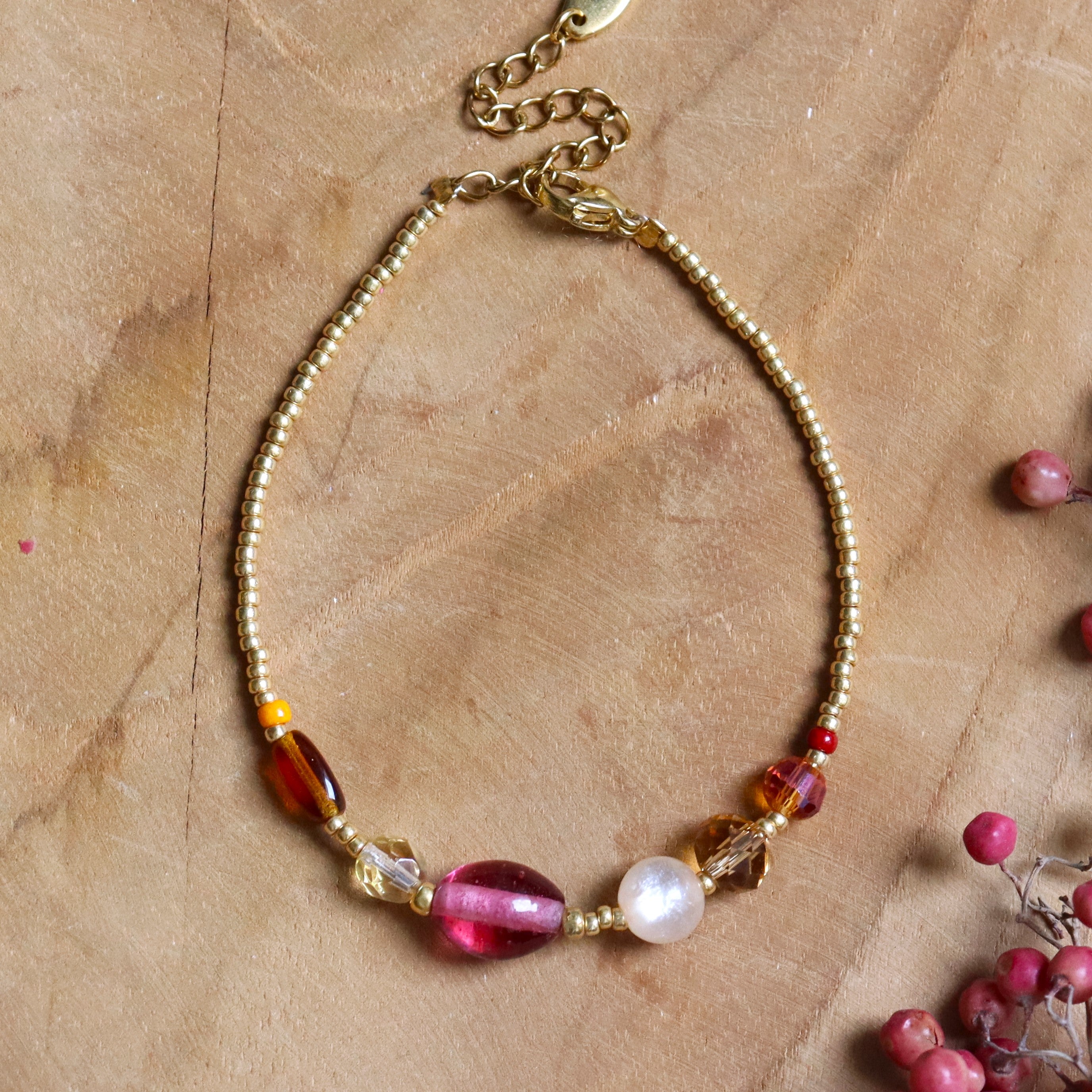 Bracelet - colored glass beads gold