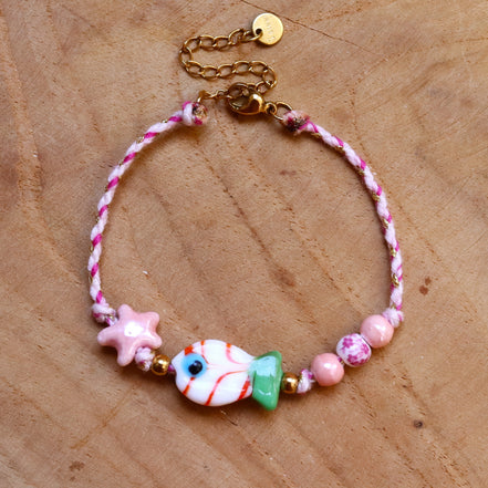 Koord armband roze met vis kraal