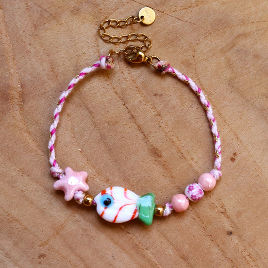Koord armband roze met vis kraal