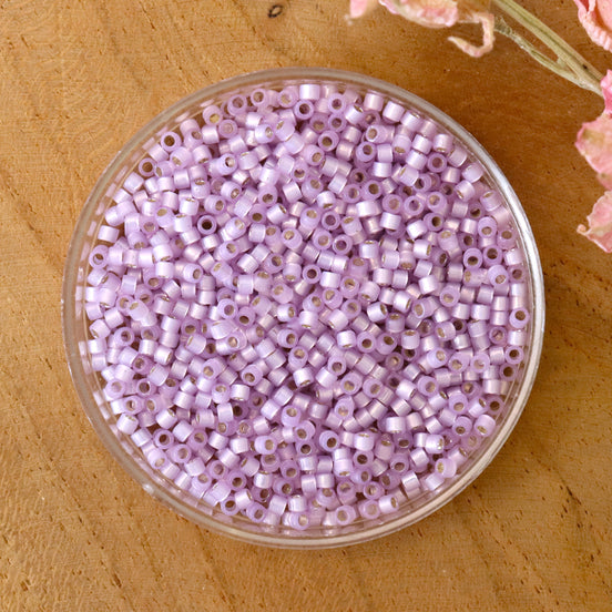DB-629 Silverlined Dyed Alabaster Lilac 5 gram