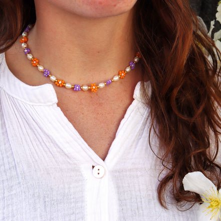 Kralenketting - lila en oranje Miyuki bloemen met zoetwaterparels