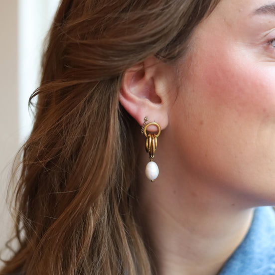 Stainless steel oorstekers met parel goud