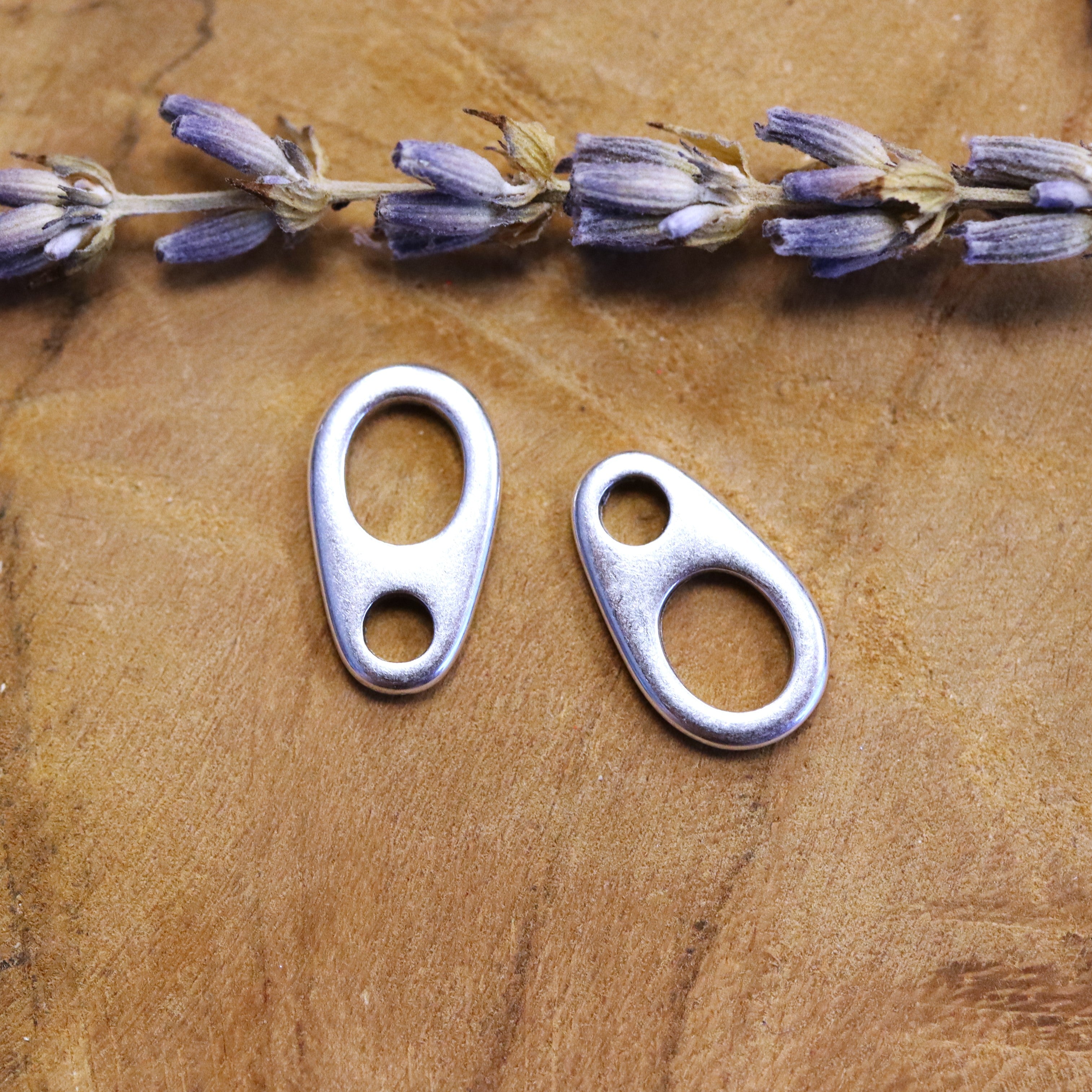 Oval eyelet DQ silver