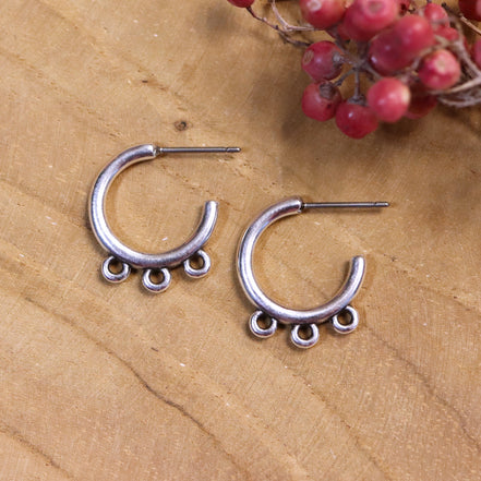 DQ silver stud earring with three eyes small