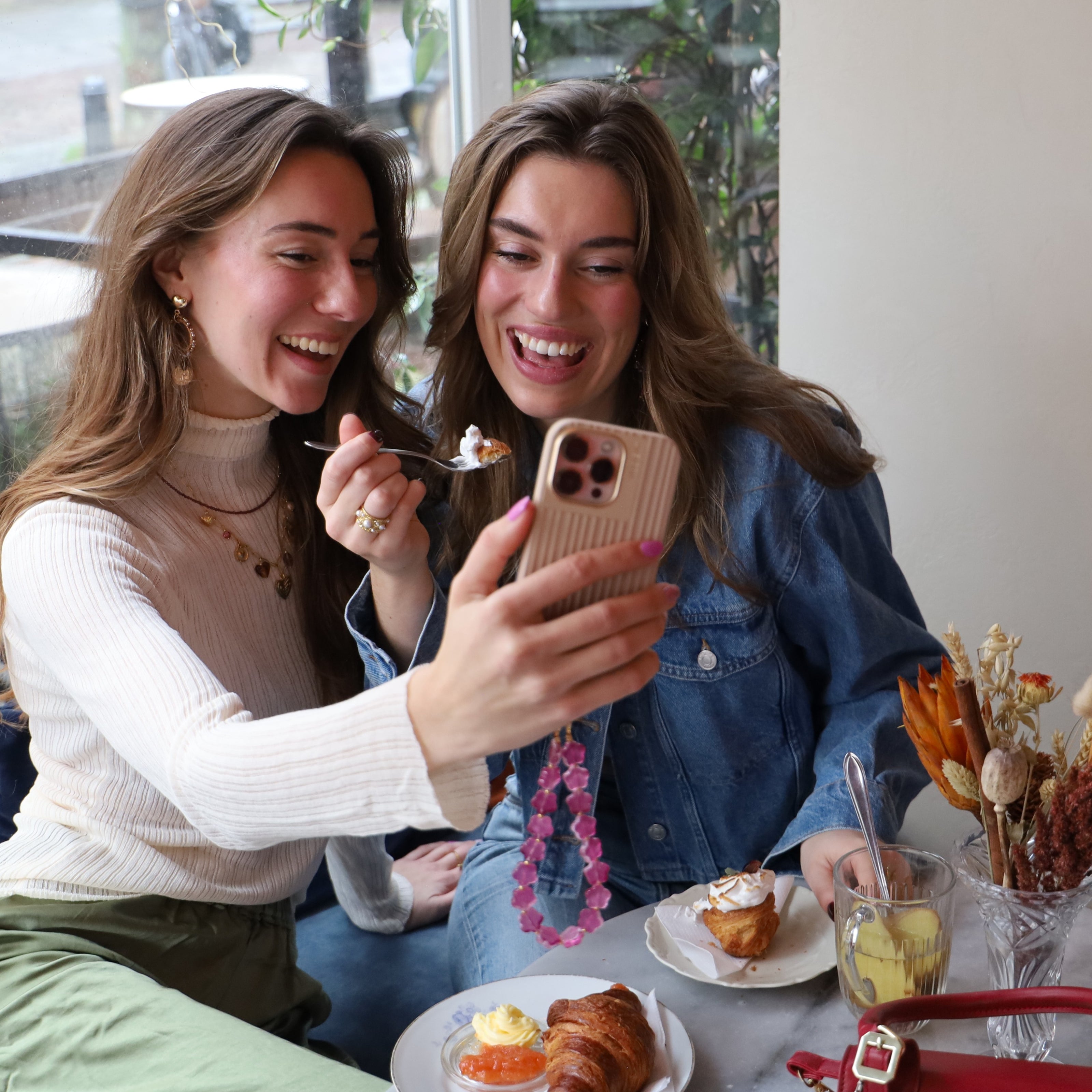 Telefoonkoord - roze bloemen goud