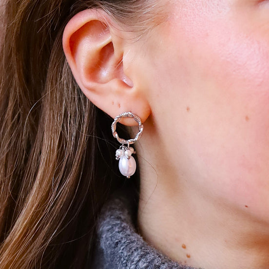 Stainless steel oorstekers met pareltjes zilver