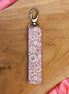 Sleutelhanger - lila met witte bloemetjes