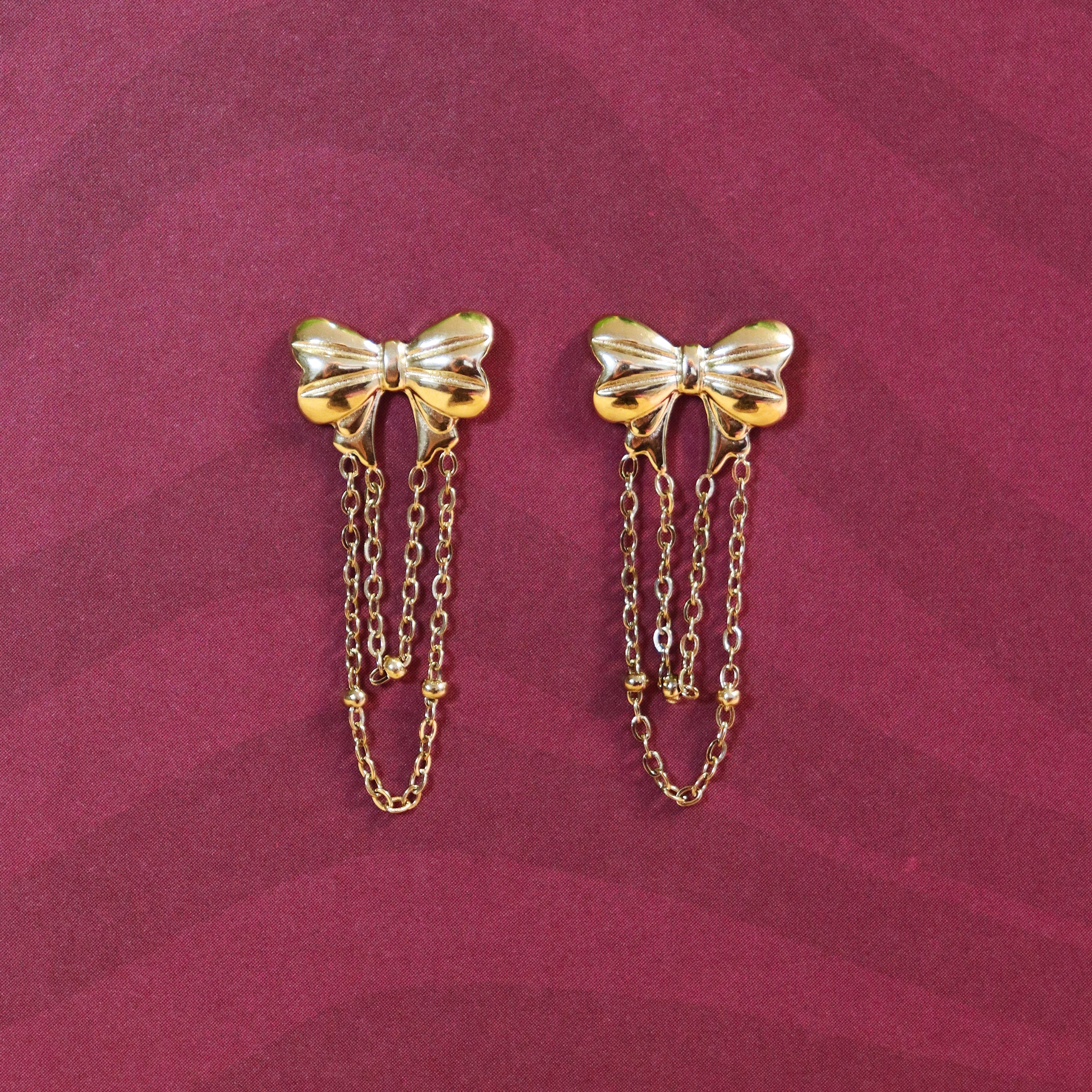 Stainless steel bow stud earrings with gold jasseron