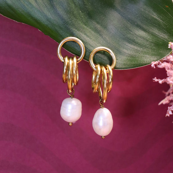 Stainless steel oorstekers met parel goud