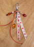 Bag charm - hartjeslint en  bruintinten