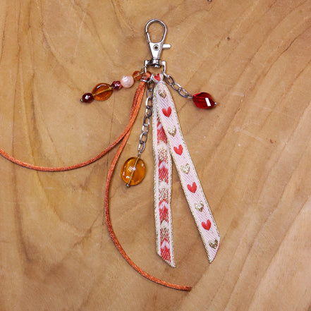 Bag charm - hartjeslint en  bruintinten