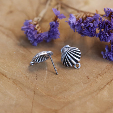DQ silver shell stud with eye
