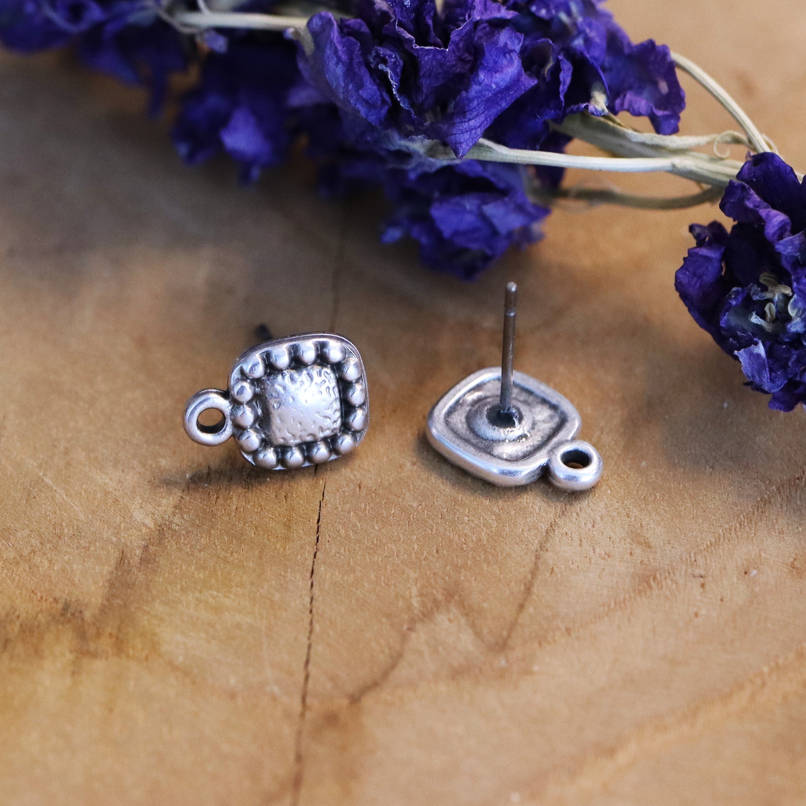 DQ silver square stud earring with print and eyelet